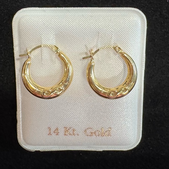 Elegant 14K Gold Hoop Earrings - Picture 4 of 6